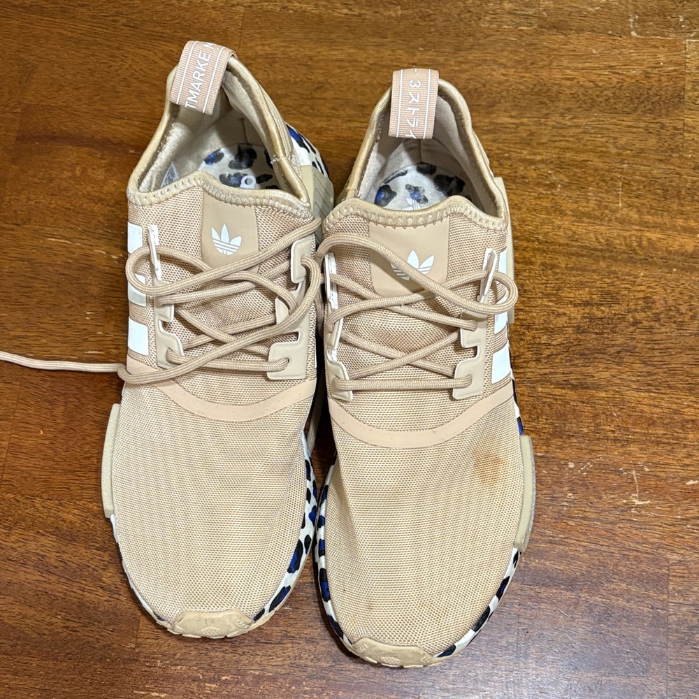Adidas Women’s Beige and White Sneakers